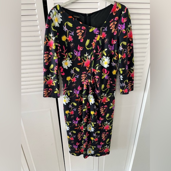 ESCADA knee length dress size 36. - Picture 4 of 8